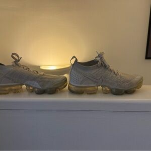 Nike VaporMax Flyknit White Sneakers size 7